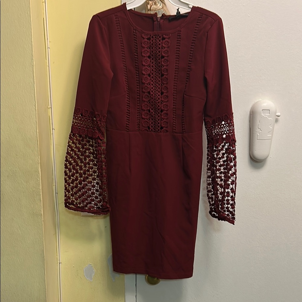 Elegant Burgundy Lace Romeo & Juliette Couture Dress